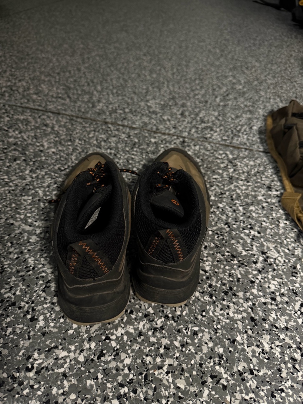 Men's Casual Slip-On Sneakers in Black and Brown